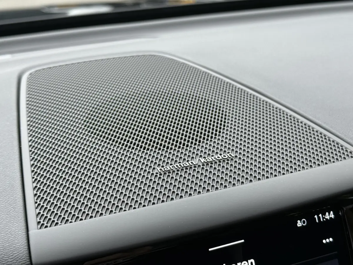 2.0 T6 Plug-in hybrid AWD Plus Black Edition SOH 100% | HARMAN KARDON| PANO| CAMERA | STOEL + STUURVERWARMING| PILOT ASSIST| MEMORY STOELEN| ACHTERBANK VERWARMD|