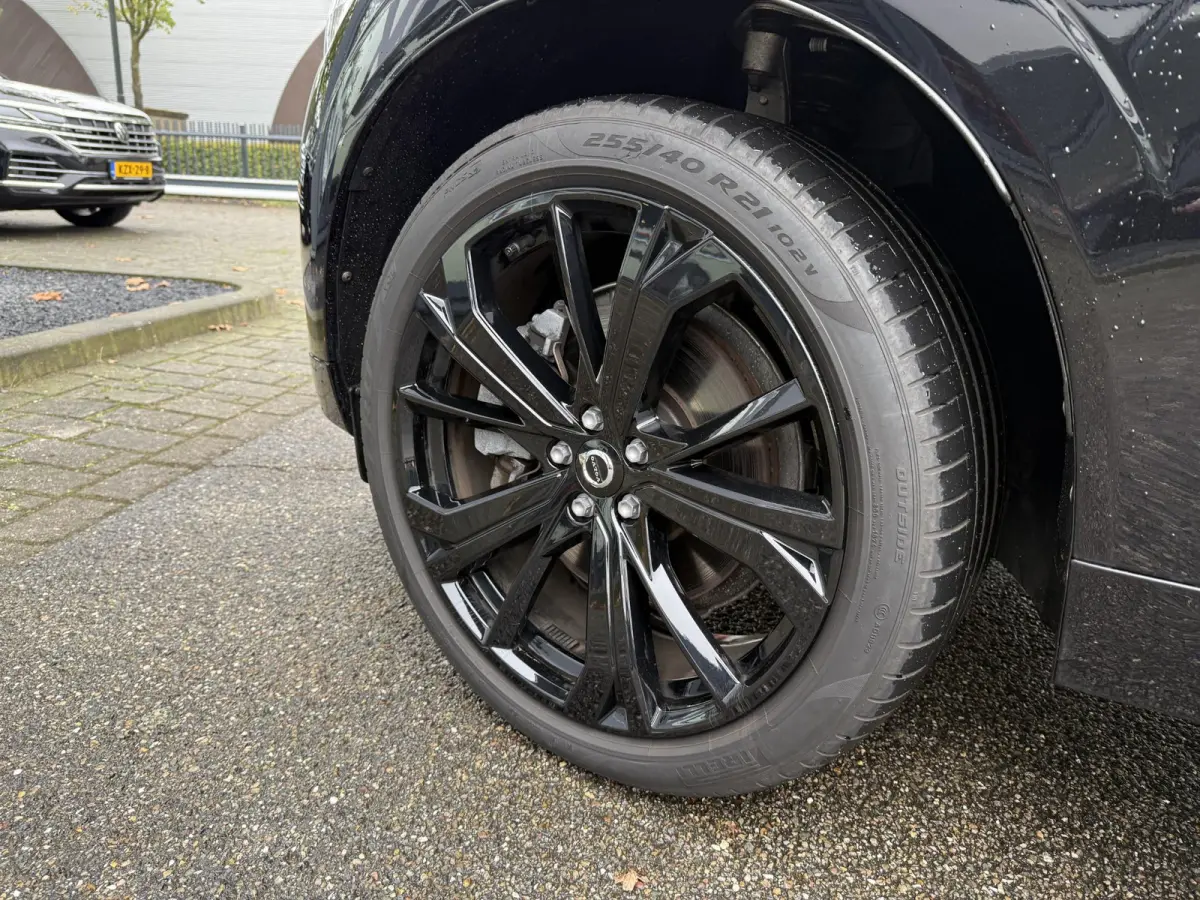 2.0 T6 Plug-in hybrid AWD Plus Black Edition SOH 100% | HARMAN KARDON| PANO| CAMERA | STOEL + STUURVERWARMING| PILOT ASSIST| MEMORY STOELEN| ACHTERBANK VERWARMD|