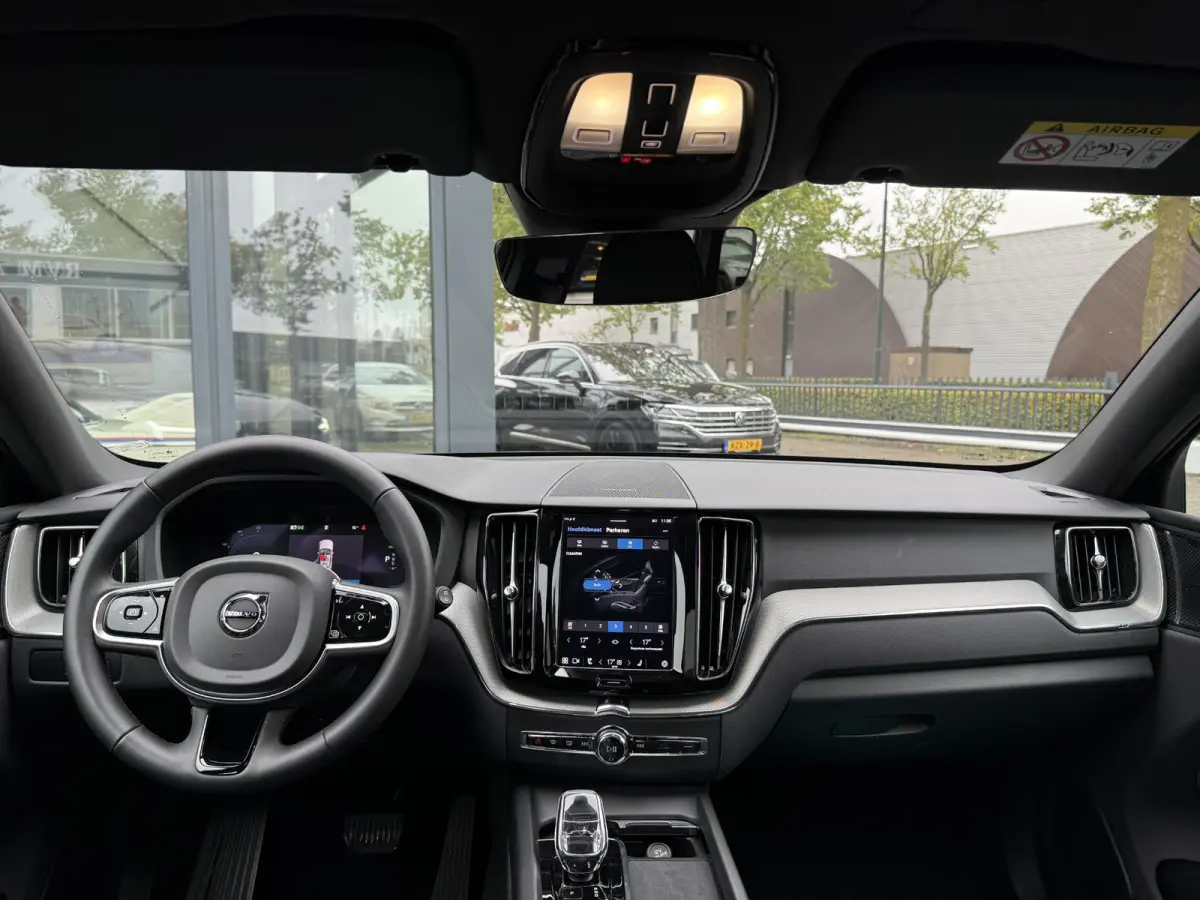 2.0 T6 Plug-in hybrid AWD Plus Black Edition SOH 100% | HARMAN KARDON| PANO| CAMERA | STOEL + STUURVERWARMING| PILOT ASSIST| MEMORY STOELEN| ACHTERBANK VERWARMD|
