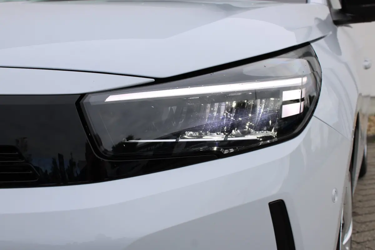 1.2 Turbo Hybrid Business Edition AUTOMAAT / Navigatie via Carplay / Camera / Parkeersensoren / Dodehoek Detectie / LED /
