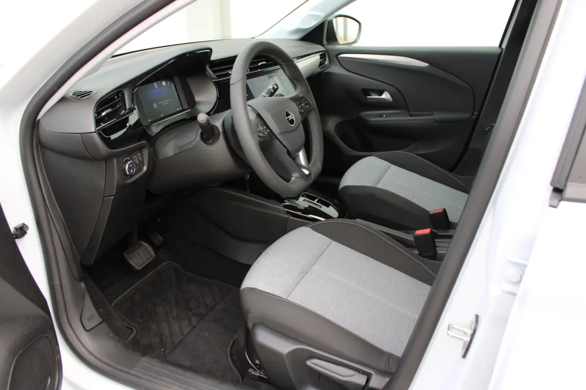 1.2 Turbo Hybrid Business Edition AUTOMAAT / Navigatie via Carplay / Camera / Parkeersensoren / Dodehoek Detectie / LED /
