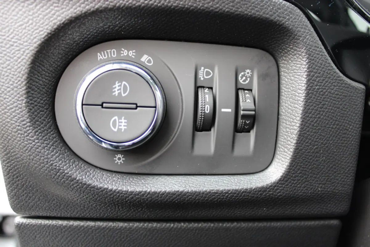 1.2 Turbo Hybrid Business Edition AUTOMAAT / Navigatie via Carplay / Camera / Parkeersensoren / Dodehoek Detectie / LED /