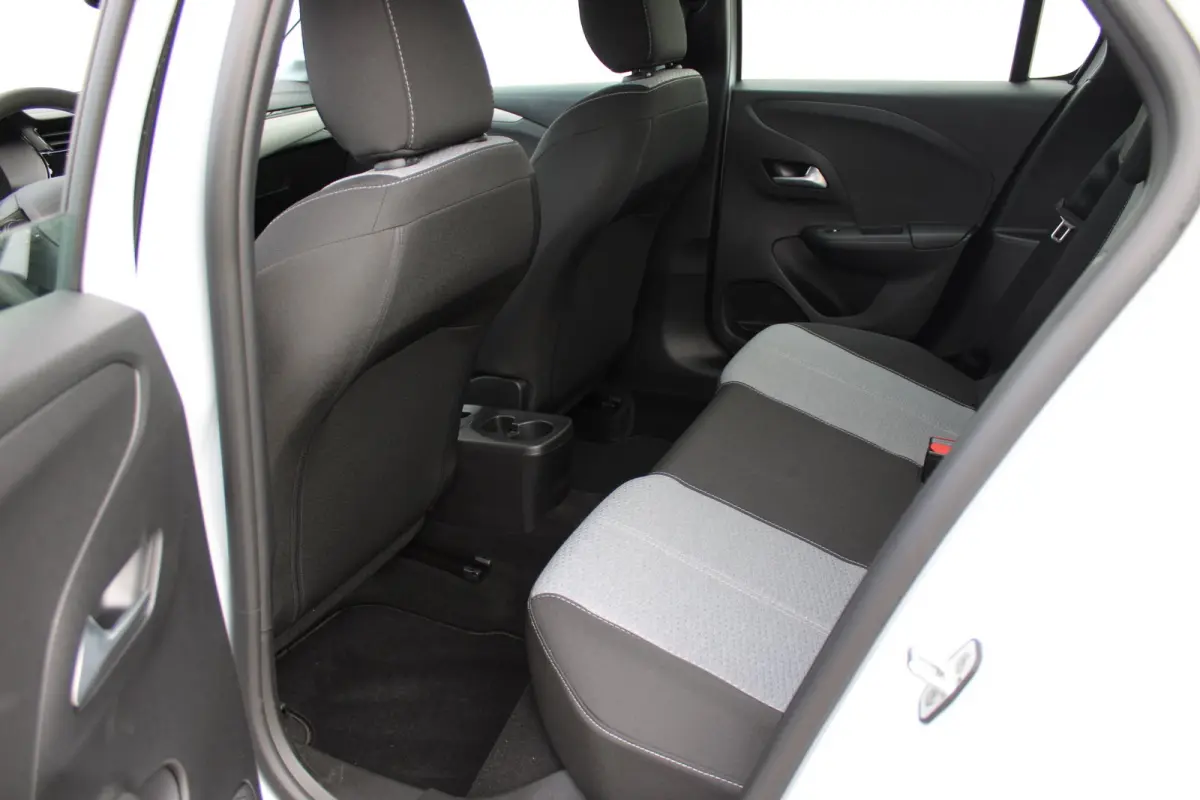 1.2 Turbo Hybrid Business Edition AUTOMAAT / Navigatie via Carplay / Camera / Parkeersensoren / Dodehoek Detectie / LED /