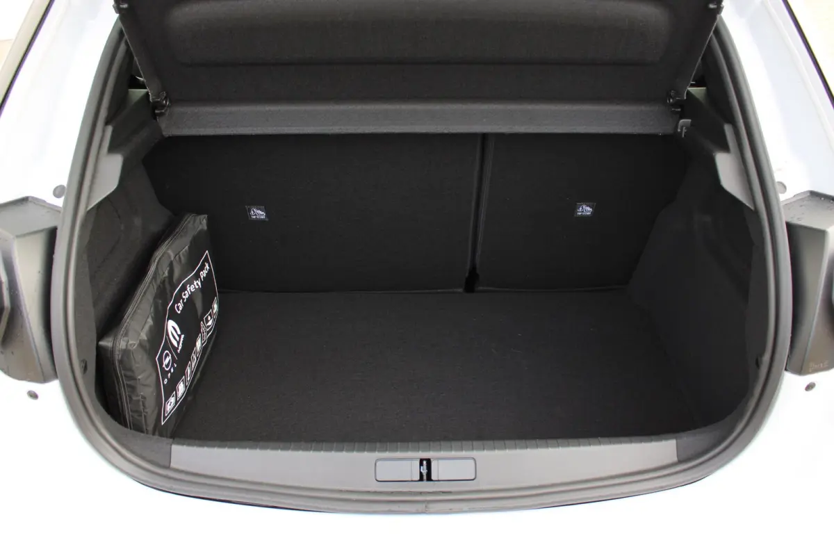 1.2 Turbo Hybrid Business Edition AUTOMAAT / Navigatie via Carplay / Camera / Parkeersensoren / Dodehoek Detectie / LED /