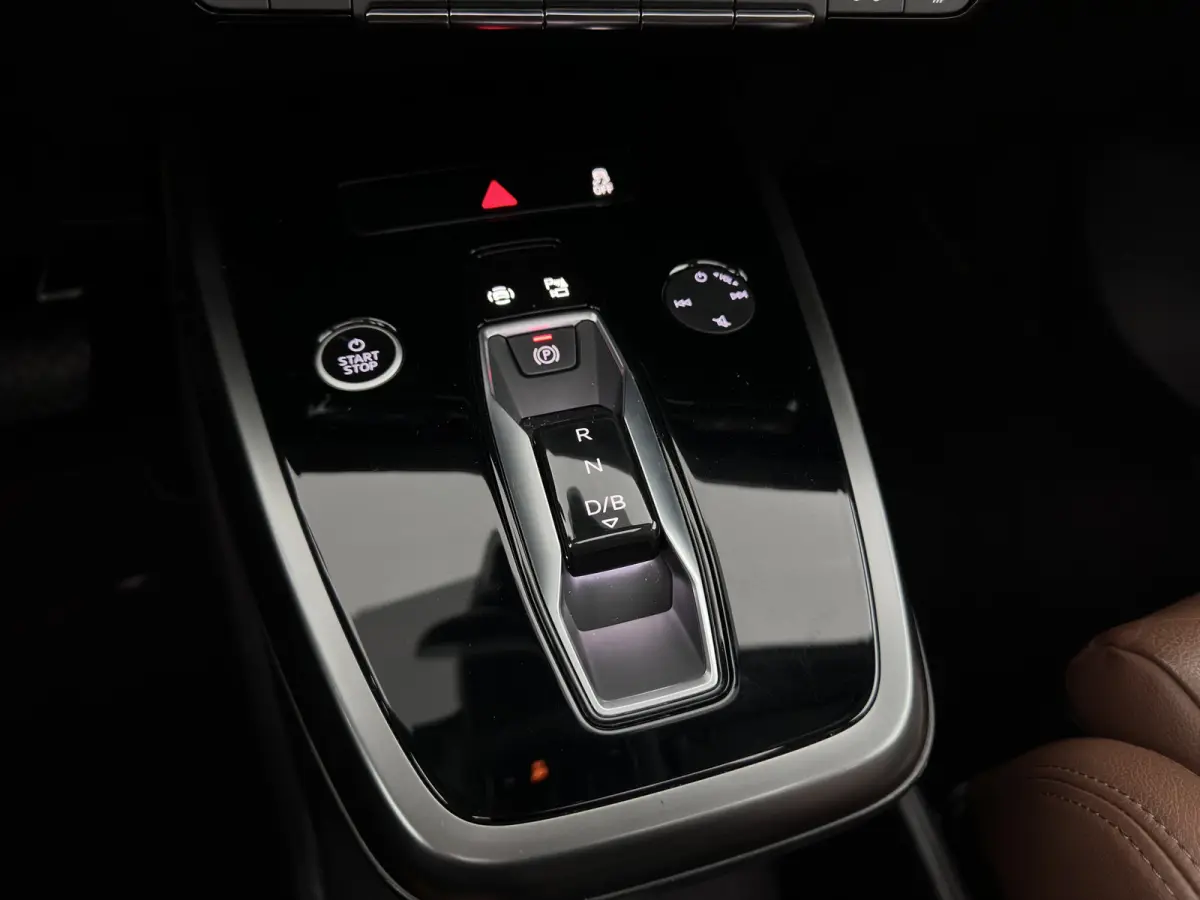 35 Launch edition Advanced Plus 55 kWh (INCL-BTW) Aut. *HEAT-PUMP | PANO | LEATHER | ADAPTIVE-CRUISE | MATRIX-LED | KEYLESS | SONOS-SOUND |  DIGI-COCKPIT | DAB | CARPLAY | HEATED-SPORTSEATS 