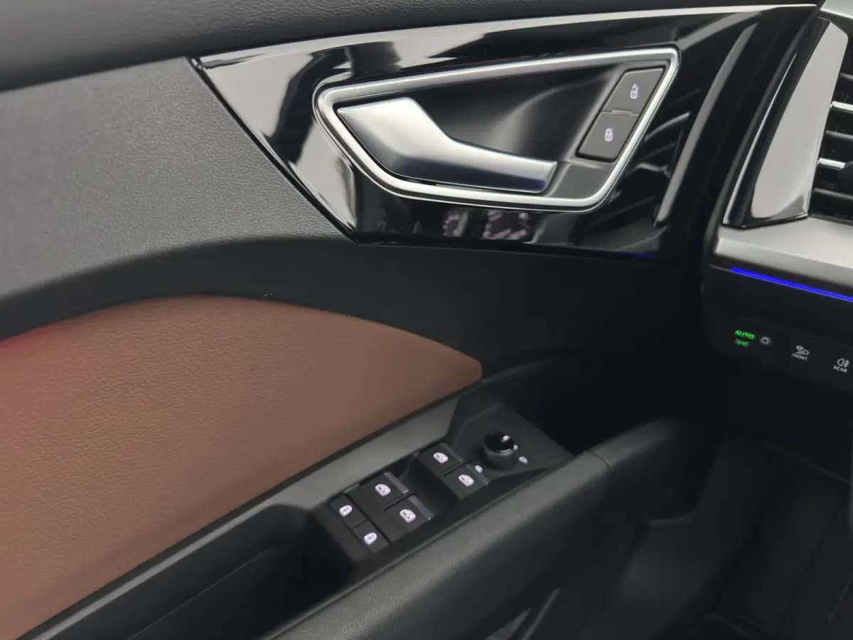 35 Launch edition Advanced Plus 55 kWh (INCL-BTW) Aut. *HEAT-PUMP | PANO | LEATHER | ADAPTIVE-CRUISE | MATRIX-LED | KEYLESS | SONOS-SOUND |  DIGI-COCKPIT | DAB | CARPLAY | HEATED-SPORTSEATS 