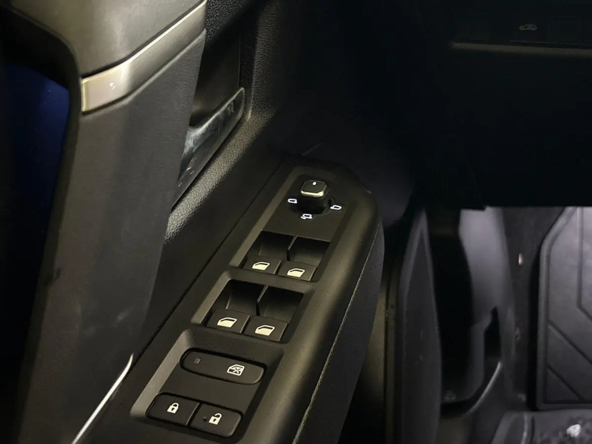 First Edition 74 kWh | VOORRAAD VOORDEEL TOT € 4.000,- + GRATIS SCHUIFDAK! T.W.V. € 1.100,- | Camera 360 | Parkeersensoren voor en achter | Premium pack | Convience pack | Warmtepomp | 2