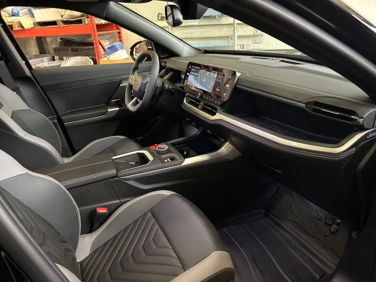 First Edition 74 kWh | VOORRAAD VOORDEEL TOT € 4.000,- + GRATIS SCHUIFDAK! T.W.V. € 1.100,- | Camera 360 | Parkeersensoren voor en achter | Premium pack | Convience pack | Warmtepomp | 2