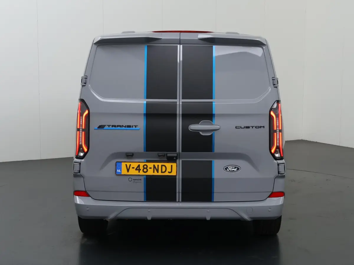 320 | L2 H1 | SPORT | 65 kWh | 301 KM RANGE WLTP | 2-ZITS | ADAPTIVE CRUISE CONTROL | LM VELGEN | SPOILER | PARKEERCAMERA | NAVIGATIE |