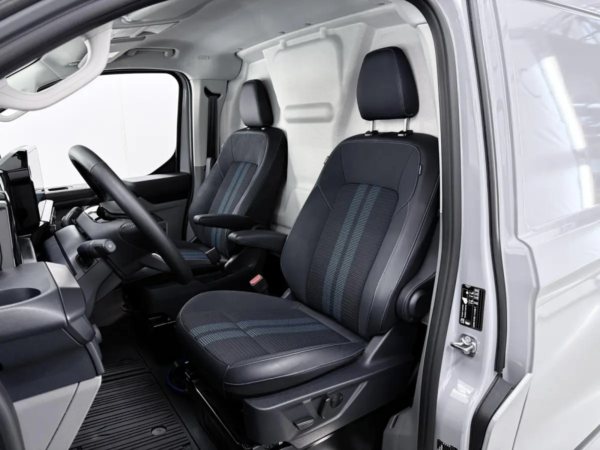320 | L2 H1 | SPORT | 65 kWh | 301 KM RANGE WLTP | 2-ZITS | ADAPTIVE CRUISE CONTROL | LM VELGEN | SPOILER | PARKEERCAMERA | NAVIGATIE |