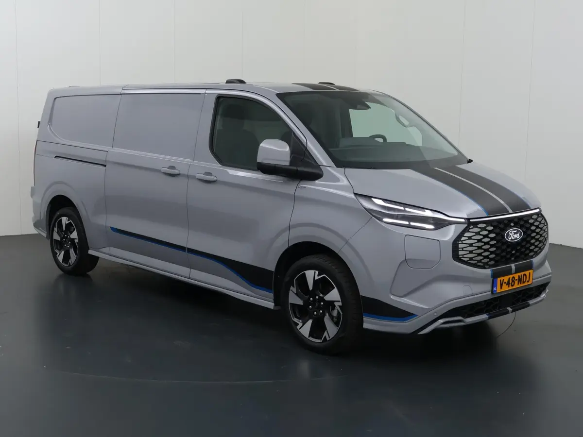 320 | L2 H1 | SPORT | 65 kWh | 301 KM RANGE WLTP | 2-ZITS | ADAPTIVE CRUISE CONTROL | LM VELGEN | SPOILER | PARKEERCAMERA | NAVIGATIE |
