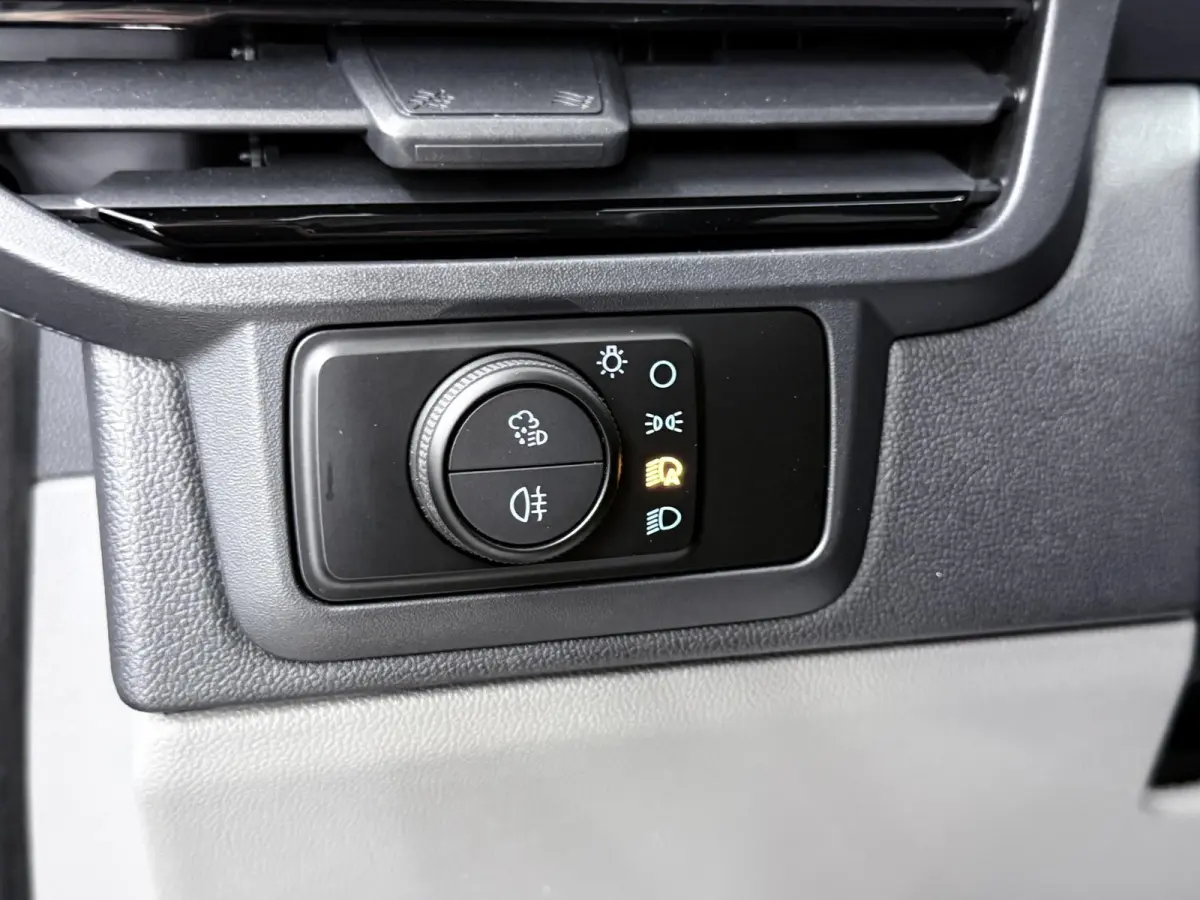 320 | L2 H1 | SPORT | 65 kWh | 301 KM RANGE WLTP | 2-ZITS | ADAPTIVE CRUISE CONTROL | LM VELGEN | SPOILER | PARKEERCAMERA | NAVIGATIE |