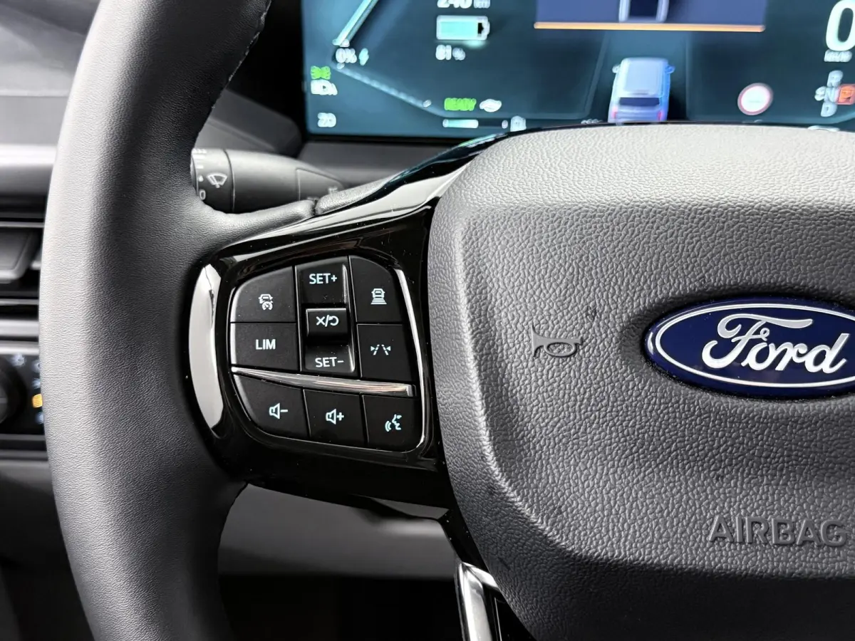 320 | L2 H1 | SPORT | 65 kWh | 301 KM RANGE WLTP | 2-ZITS | ADAPTIVE CRUISE CONTROL | LM VELGEN | SPOILER | PARKEERCAMERA | NAVIGATIE |