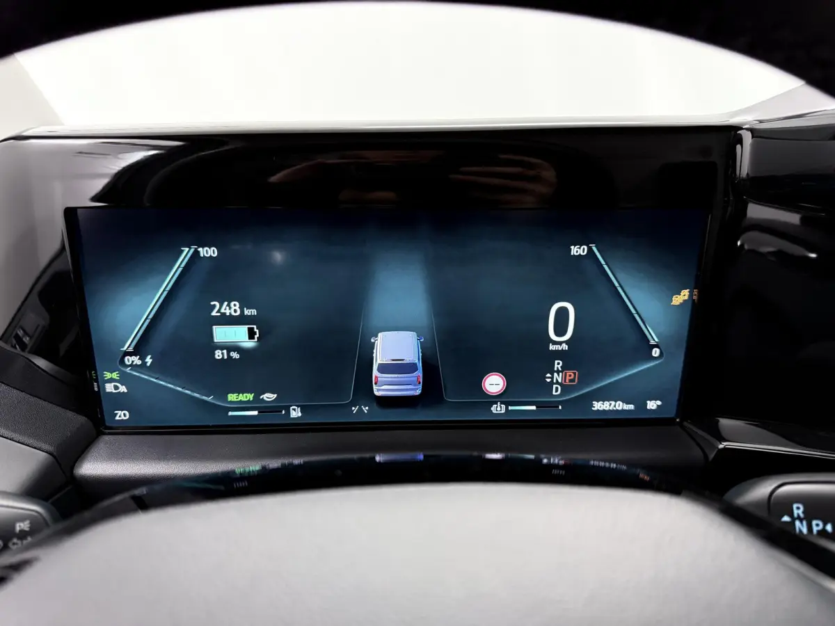 320 | L2 H1 | SPORT | 65 kWh | 301 KM RANGE WLTP | 2-ZITS | ADAPTIVE CRUISE CONTROL | LM VELGEN | SPOILER | PARKEERCAMERA | NAVIGATIE |