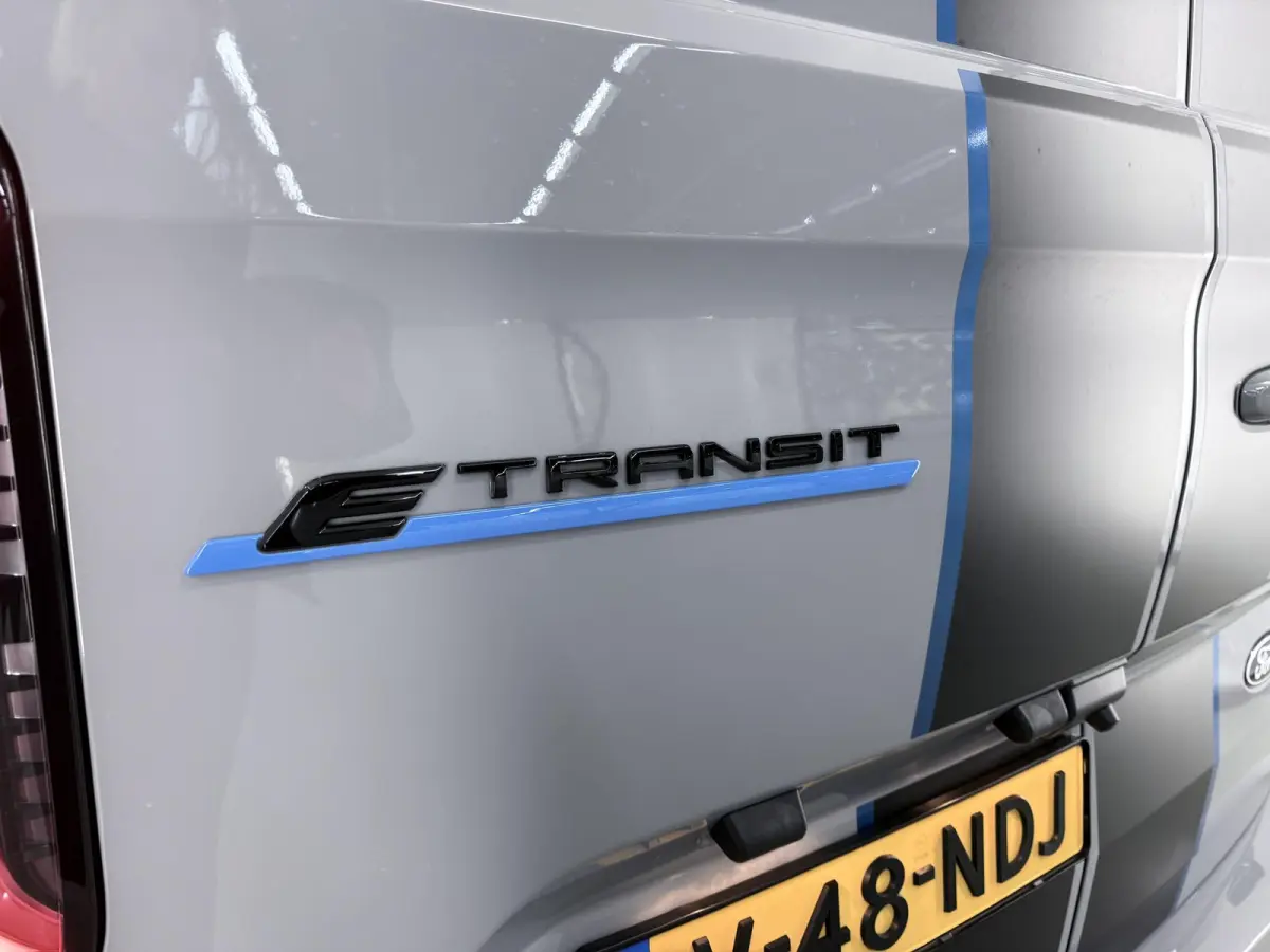 320 | L2 H1 | SPORT | 65 kWh | 301 KM RANGE WLTP | 2-ZITS | ADAPTIVE CRUISE CONTROL | LM VELGEN | SPOILER | PARKEERCAMERA | NAVIGATIE |