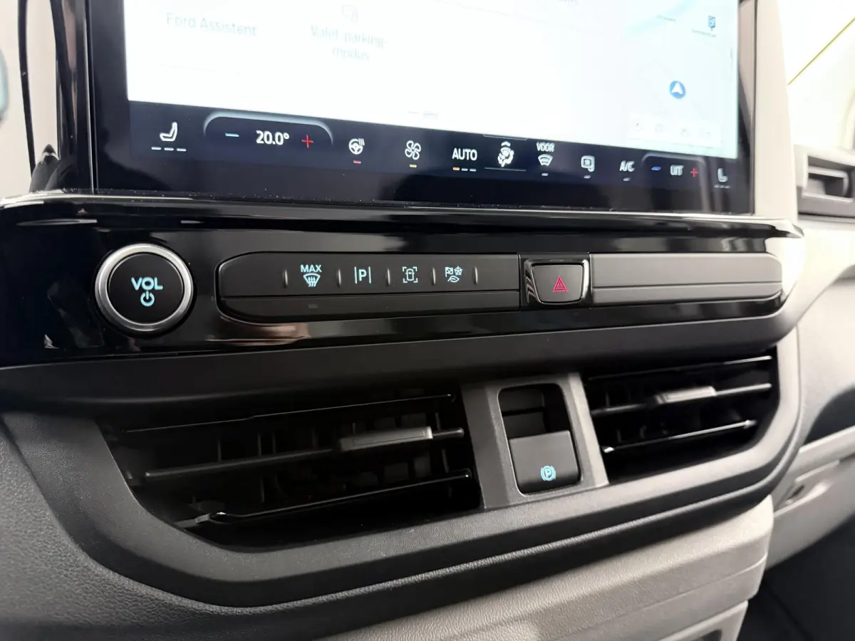 320 | L2 H1 | SPORT | 65 kWh | 301 KM RANGE WLTP | 2-ZITS | ADAPTIVE CRUISE CONTROL | LM VELGEN | SPOILER | PARKEERCAMERA | NAVIGATIE |