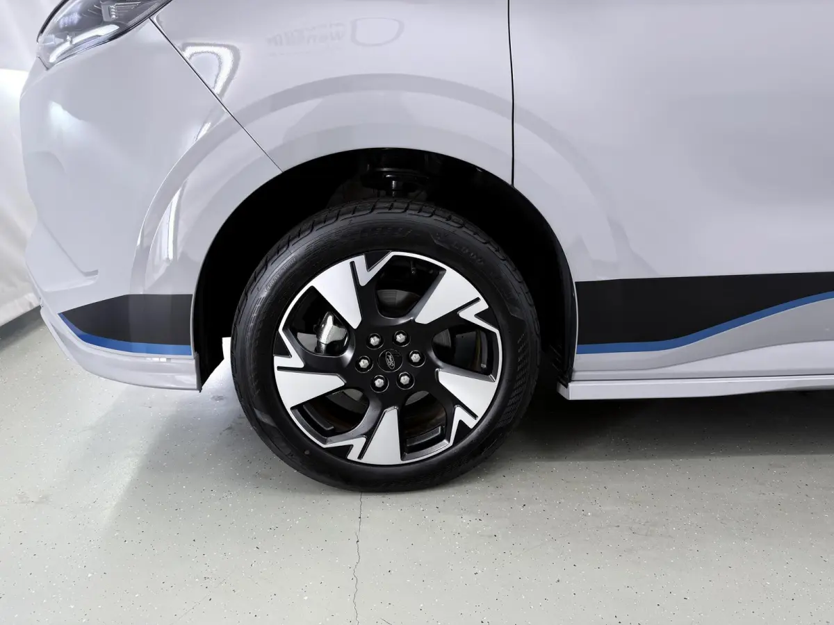 320 | L2 H1 | SPORT | 65 kWh | 301 KM RANGE WLTP | 2-ZITS | ADAPTIVE CRUISE CONTROL | LM VELGEN | SPOILER | PARKEERCAMERA | NAVIGATIE |