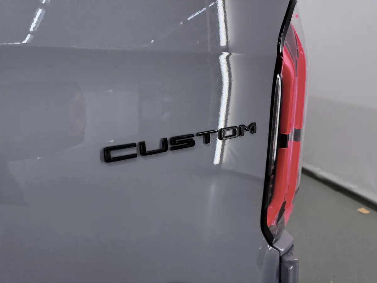 320 | L2 H1 | SPORT | 65 kWh | 301 KM RANGE WLTP | 2-ZITS | ADAPTIVE CRUISE CONTROL | LM VELGEN | SPOILER | PARKEERCAMERA | NAVIGATIE |