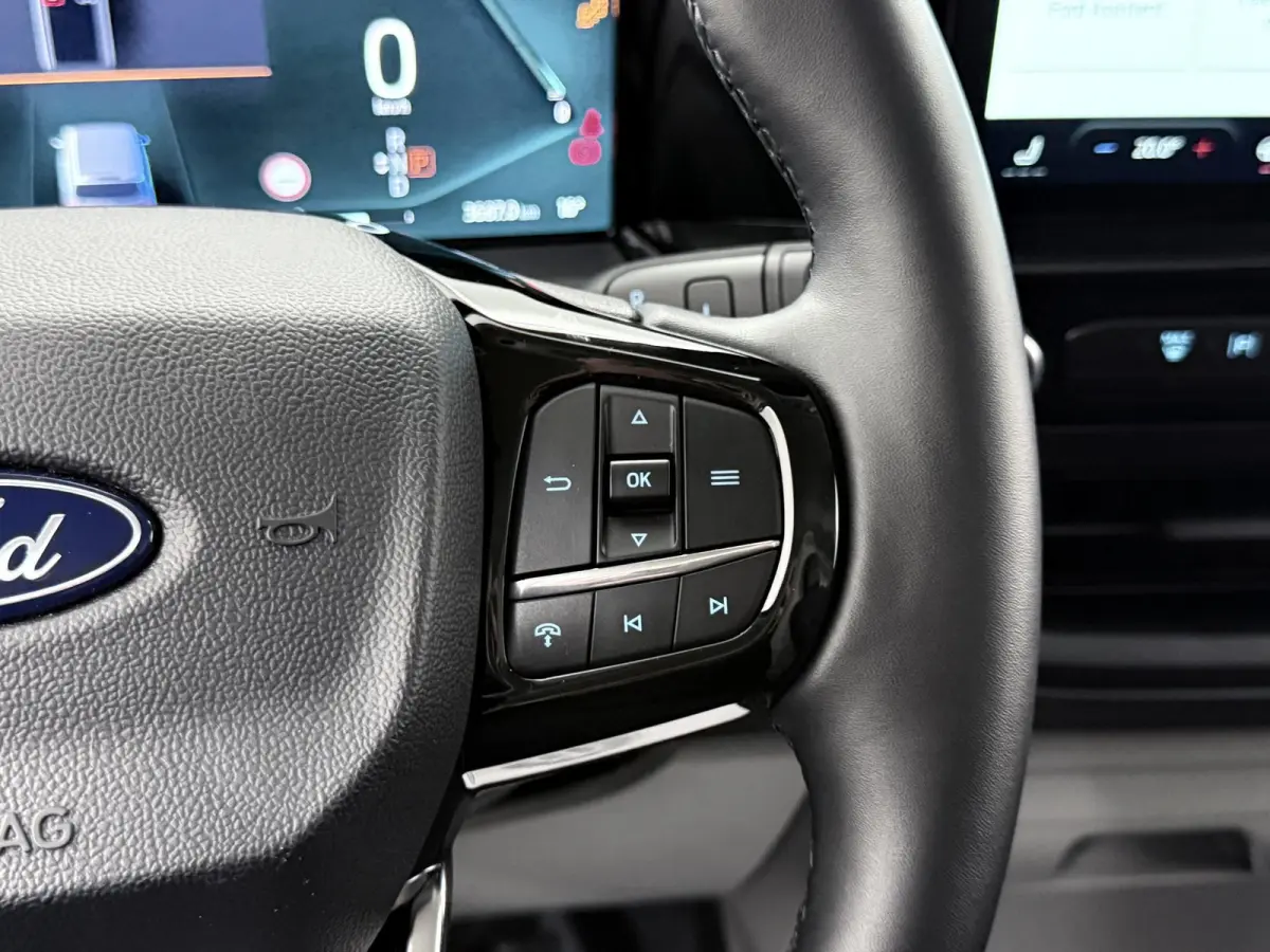 320 | L2 H1 | SPORT | 65 kWh | 301 KM RANGE WLTP | 2-ZITS | ADAPTIVE CRUISE CONTROL | LM VELGEN | SPOILER | PARKEERCAMERA | NAVIGATIE |