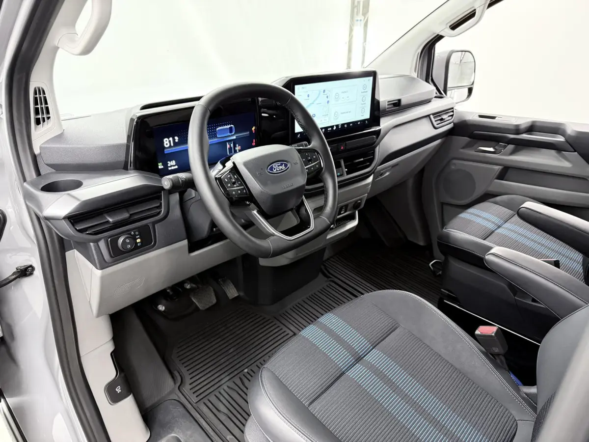 320 | L2 H1 | SPORT | 65 kWh | 301 KM RANGE WLTP | 2-ZITS | ADAPTIVE CRUISE CONTROL | LM VELGEN | SPOILER | PARKEERCAMERA | NAVIGATIE |