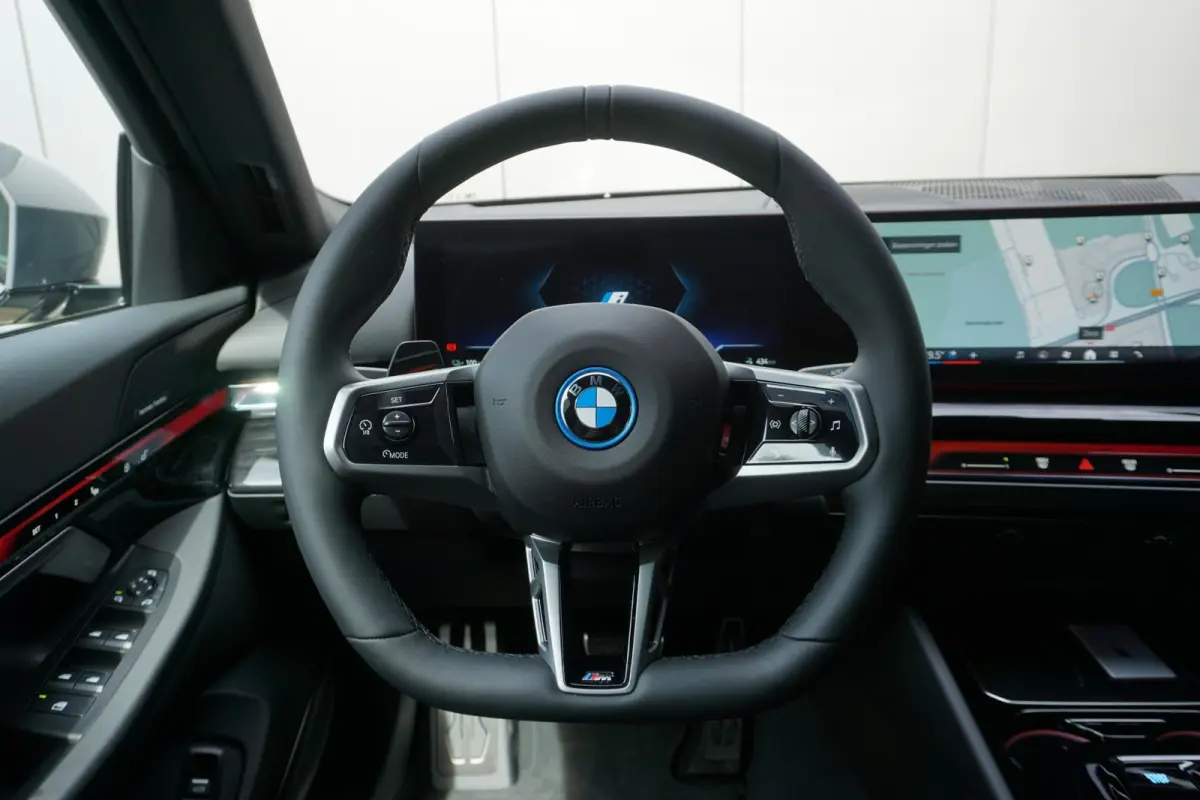 eDrive40 | M Sportpakket Pro | Harman Kardon | Driving Assistant Plus | Comfortstoelen met stoelventilatie