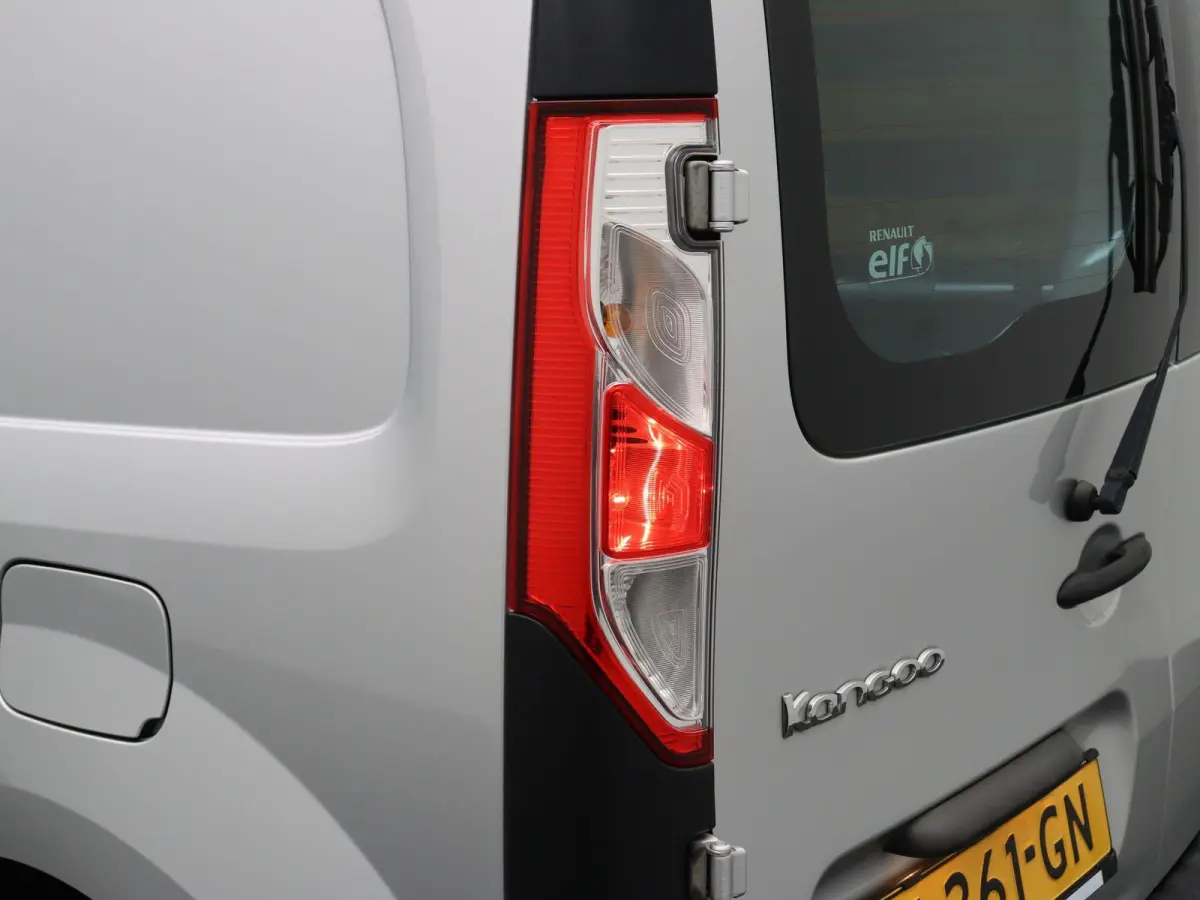 1.5 dCi 75pk Comfort | Marge | Dealeronderhouden | 1e eigenaar | Ramen achter | half hoog tussenschot |