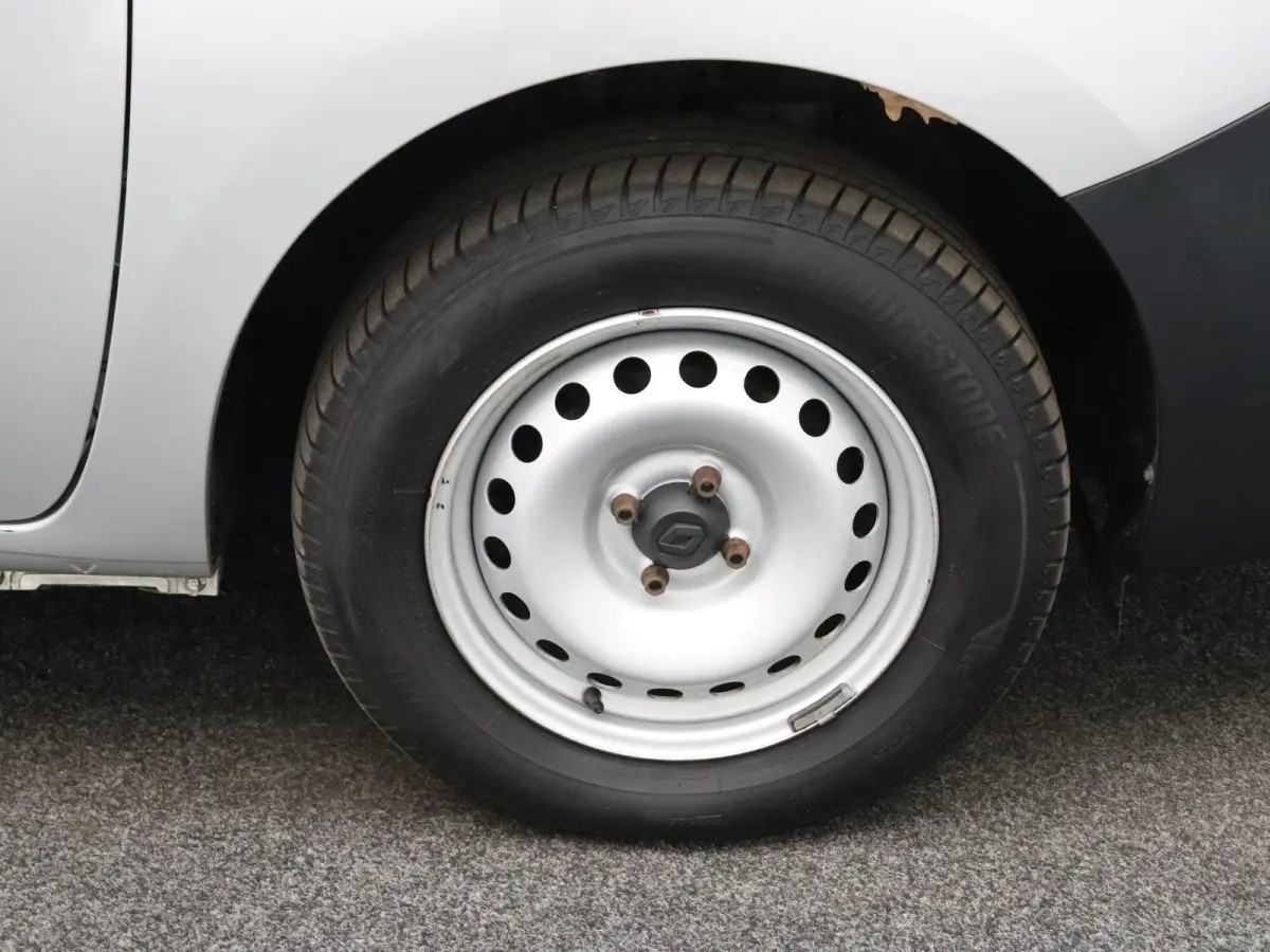1.5 dCi 75pk Comfort | Marge | Dealeronderhouden | 1e eigenaar | Ramen achter | half hoog tussenschot |