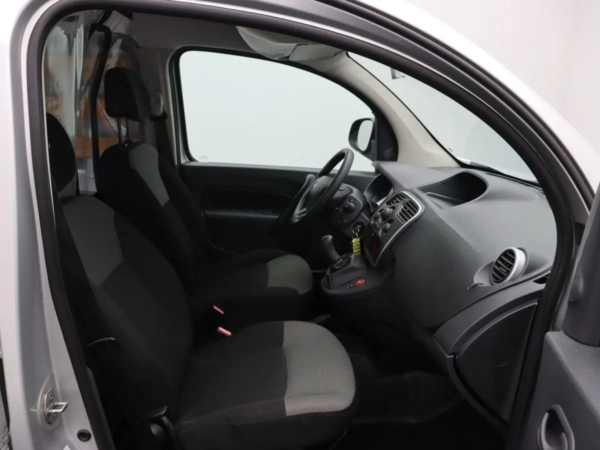 1.5 dCi 75pk Comfort | Marge | Dealeronderhouden | 1e eigenaar | Ramen achter | half hoog tussenschot |