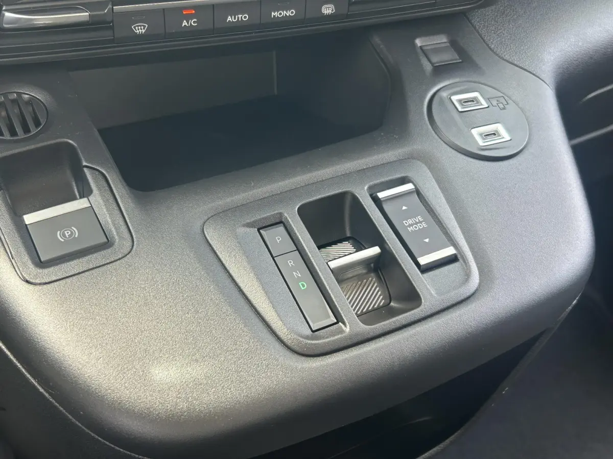 136 L2 50 kWh | 2 Zits | Camera | Stoelverwarming | Voorruitverwarming | Apple Carplay/Android Auto