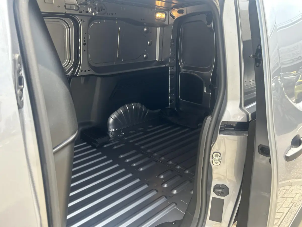 136 L2 50 kWh | 2 Zits | Camera | Stoelverwarming | Voorruitverwarming | Apple Carplay/Android Auto