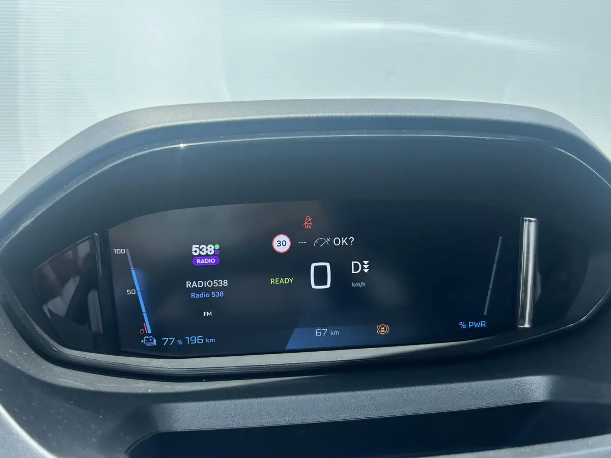 136 L2 50 kWh | 2 Zits | Camera | Stoelverwarming | Voorruitverwarming | Apple Carplay/Android Auto