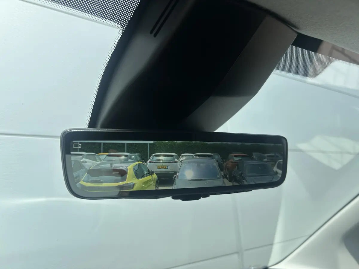 136 L2 50 kWh | 2 Zits | Camera | Stoelverwarming | Voorruitverwarming | Apple Carplay/Android Auto