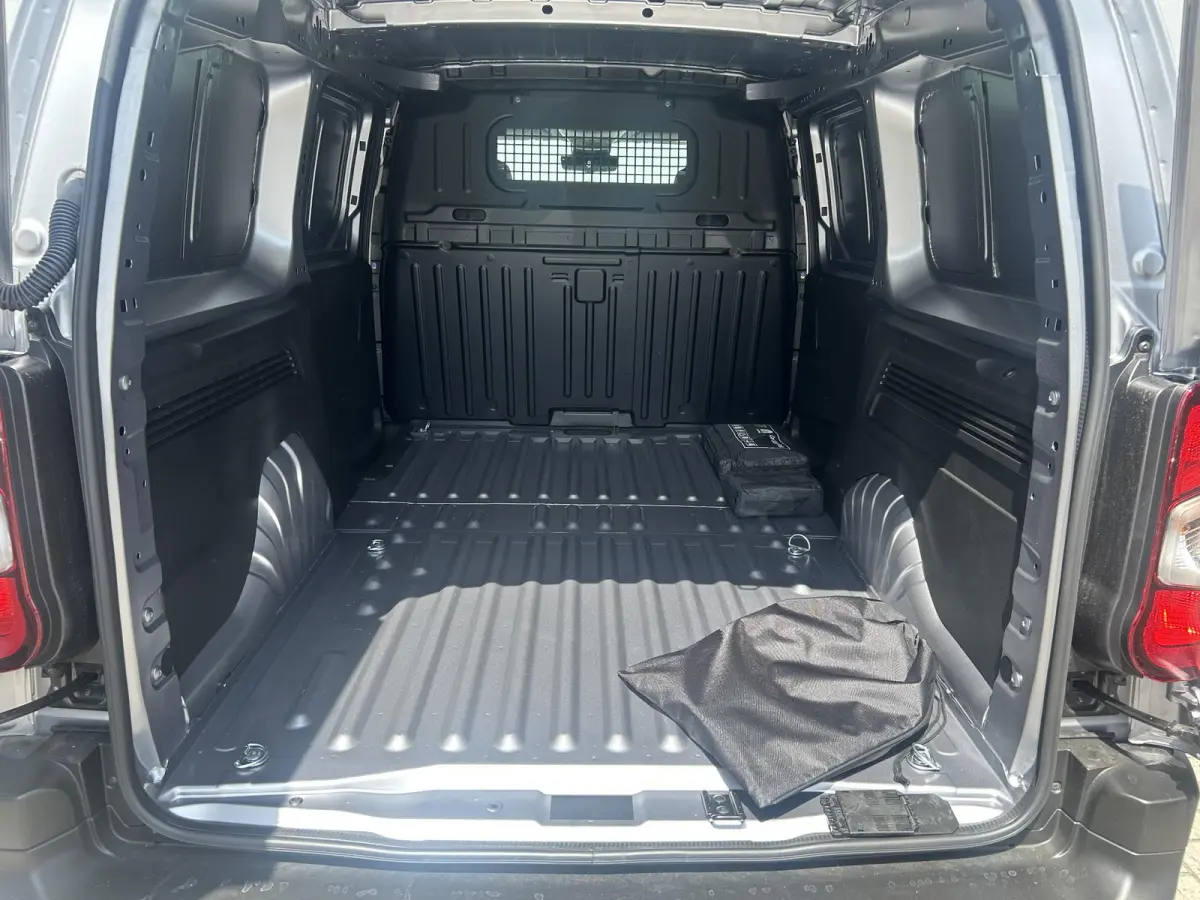 136 L2 50 kWh | 2 Zits | Camera | Stoelverwarming | Voorruitverwarming | Apple Carplay/Android Auto