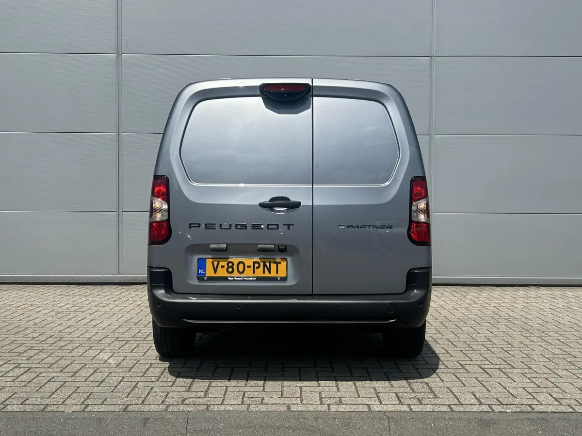 136 L2 50 kWh | 2 Zits | Camera | Stoelverwarming | Voorruitverwarming | Apple Carplay/Android Auto
