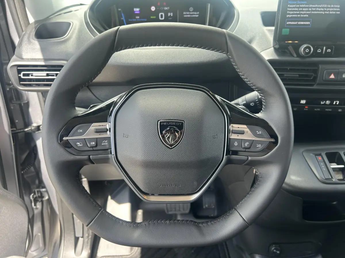 136 L2 50 kWh | 2 Zits | Camera | Stoelverwarming | Voorruitverwarming | Apple Carplay/Android Auto