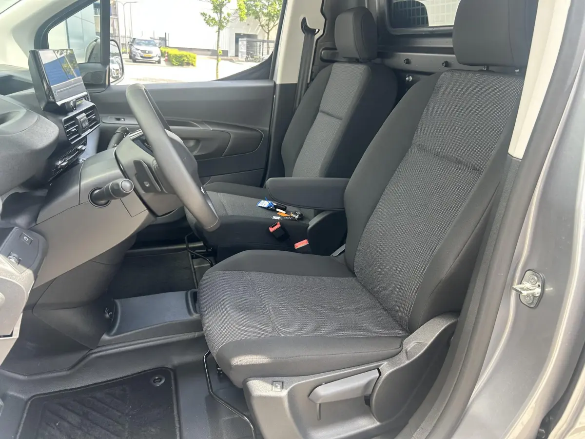 136 L2 50 kWh | 2 Zits | Camera | Stoelverwarming | Voorruitverwarming | Apple Carplay/Android Auto