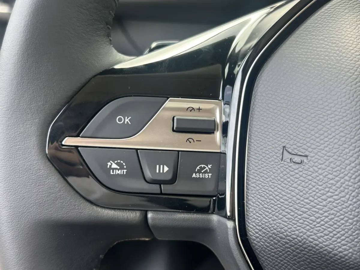 136 L2 50 kWh | 2 Zits | Camera | Stoelverwarming | Voorruitverwarming | Apple Carplay/Android Auto