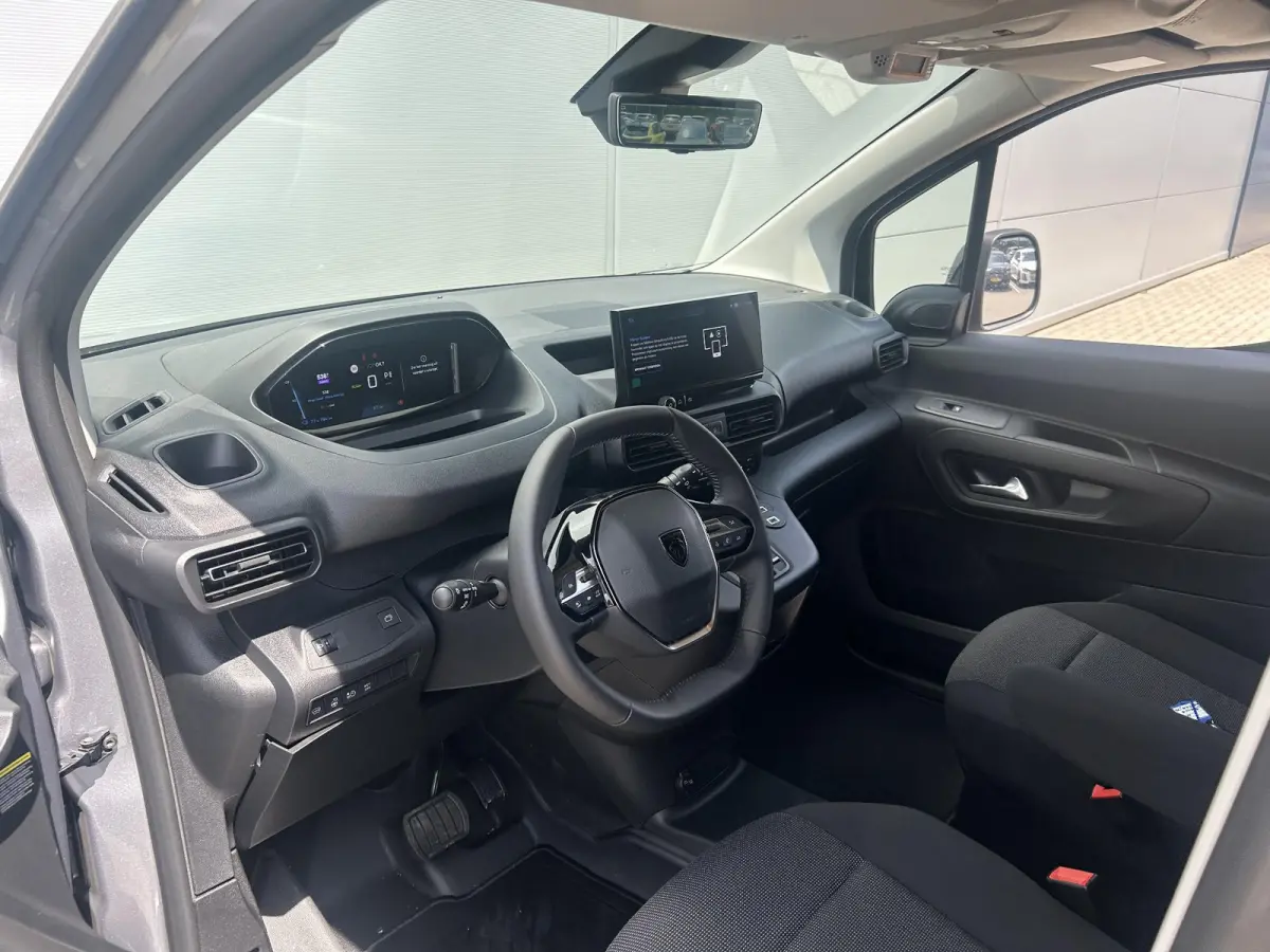 136 L2 50 kWh | 2 Zits | Camera | Stoelverwarming | Voorruitverwarming | Apple Carplay/Android Auto