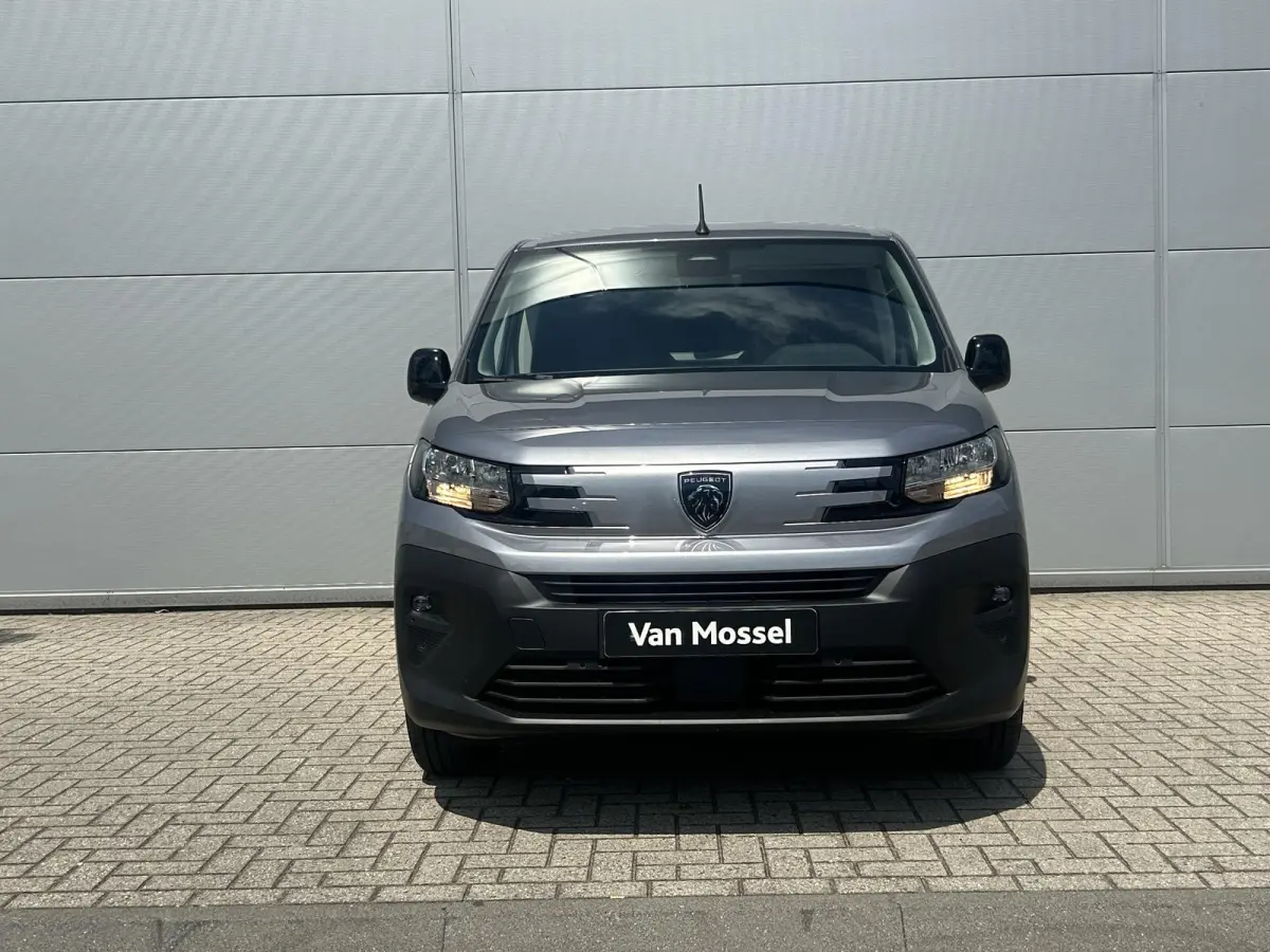 136 L2 50 kWh | 2 Zits | Camera | Stoelverwarming | Voorruitverwarming | Apple Carplay/Android Auto