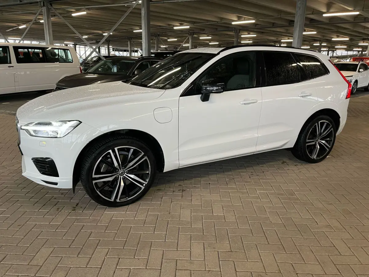 2.0 Recharge T8 AWD R-Design NIEUWSTAAT BTW-AUTO I Trekhaak I R-Design I Winterpakket I Blis I 21" I Leer I Camera I Pano I Carplay I Navi I
