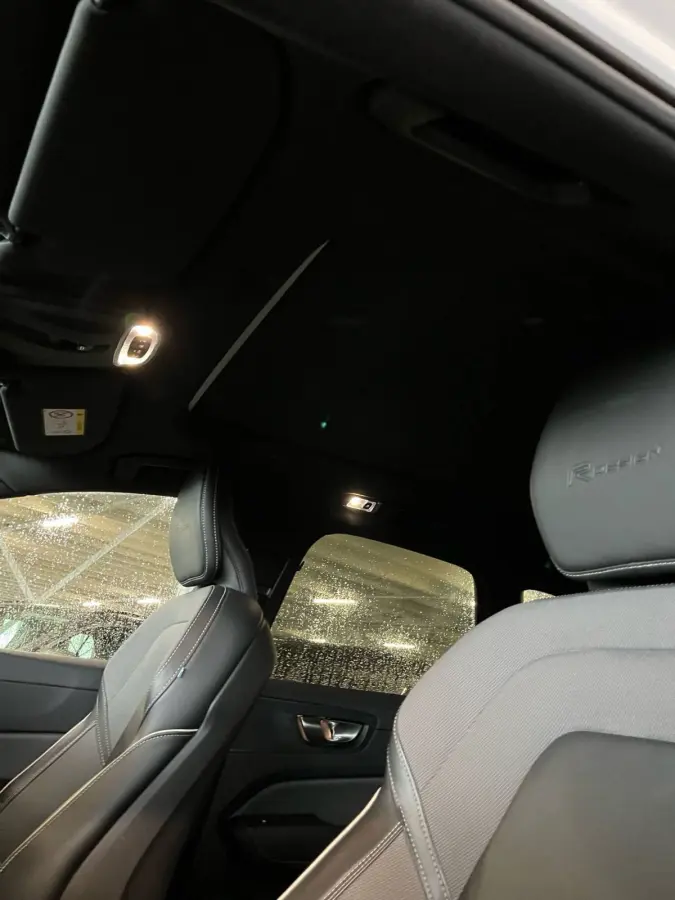 2.0 Recharge T8 AWD R-Design NIEUWSTAAT BTW-AUTO I Trekhaak I R-Design I Winterpakket I Blis I 21" I Leer I Camera I Pano I Carplay I Navi I