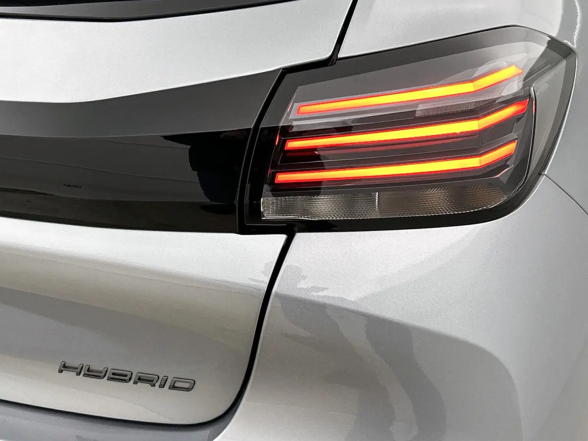 Business Hybrid 110 e-DCS6 | Navigatie | Achteruitrijcamera | Climate Control | Cruise Control | Apple Carplay/Android Auto |