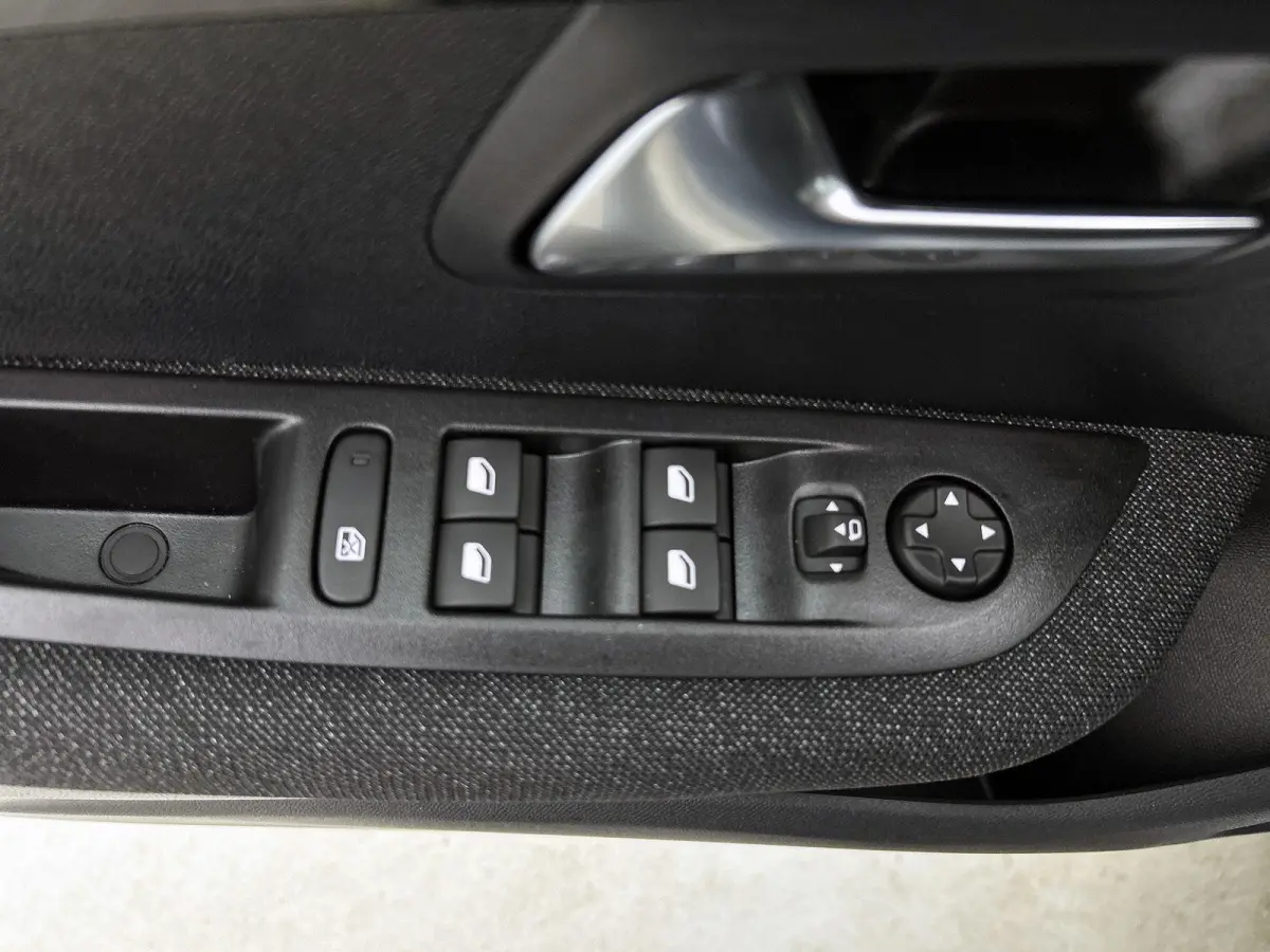 Business Hybrid 110 e-DCS6 | Navigatie | Achteruitrijcamera | Climate Control | Cruise Control | Apple Carplay/Android Auto |