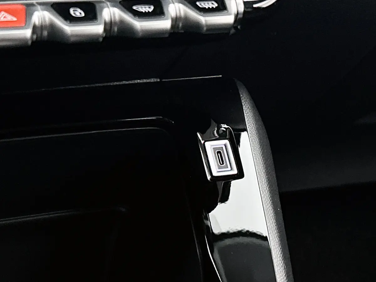 Business Hybrid 110 e-DCS6 | Navigatie | Achteruitrijcamera | Climate Control | Cruise Control | Apple Carplay/Android Auto |