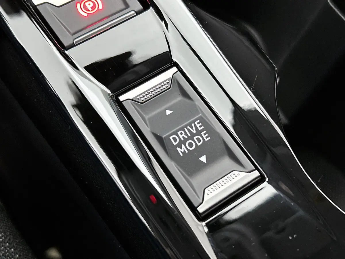 Business Hybrid 110 e-DCS6 | Navigatie | Achteruitrijcamera | Climate Control | Cruise Control | Apple Carplay/Android Auto |
