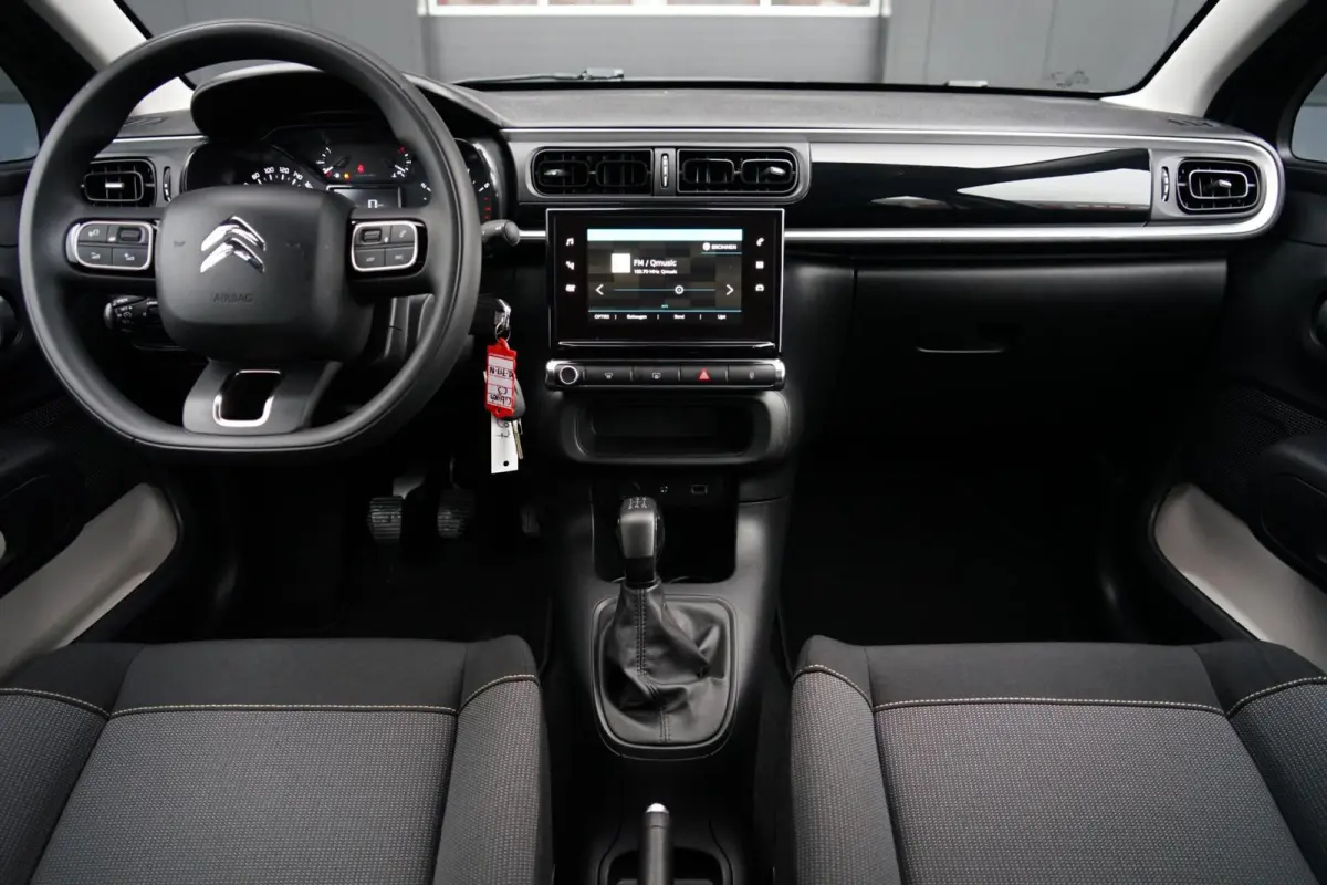 1.2 PureTech Feel, NL, CarPlay, PDC, clima, dis. v.v.