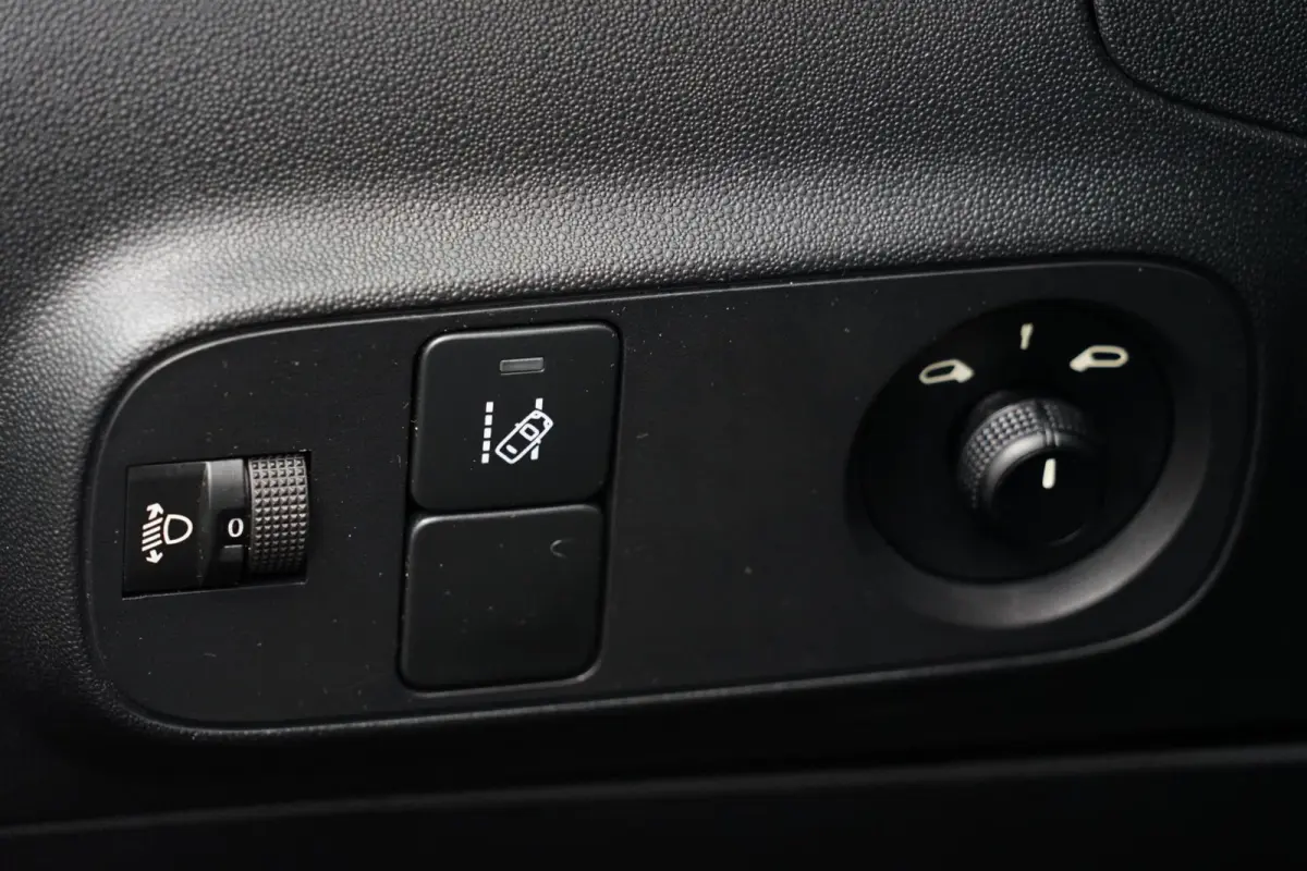 1.2 PureTech Feel, NL, CarPlay, PDC, clima, dis. v.v.