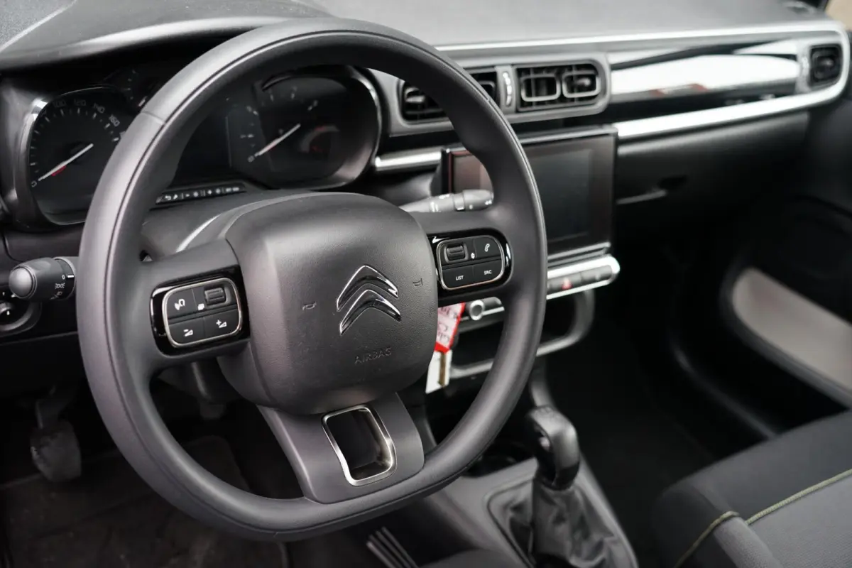 1.2 PureTech Feel, NL, CarPlay, PDC, clima, dis. v.v.