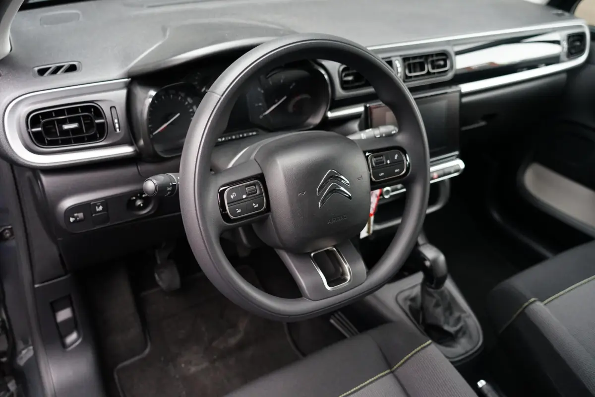 1.2 PureTech Feel, NL, CarPlay, PDC, clima, dis. v.v.