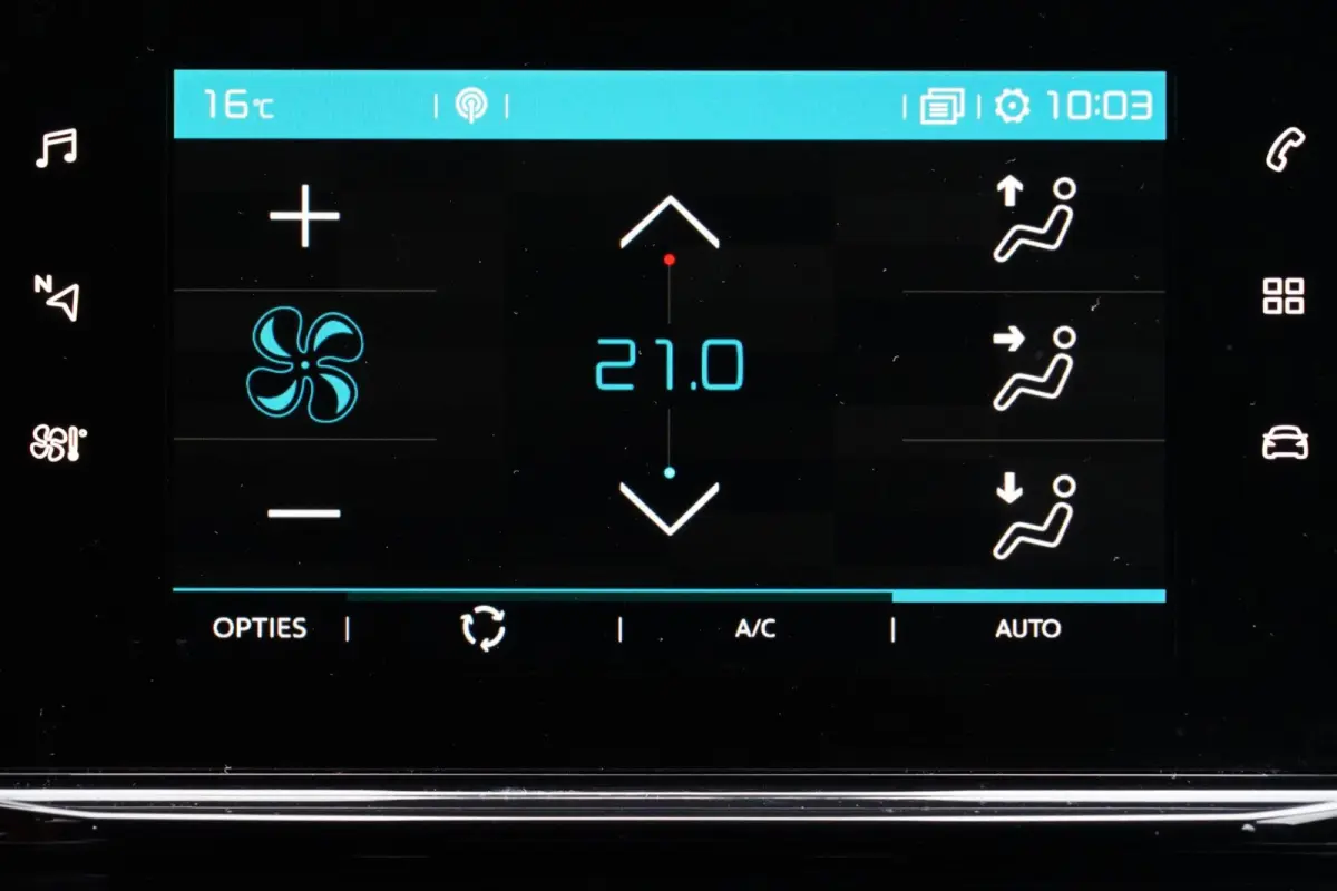 1.2 PureTech Feel, NL, CarPlay, PDC, clima, dis. v.v.